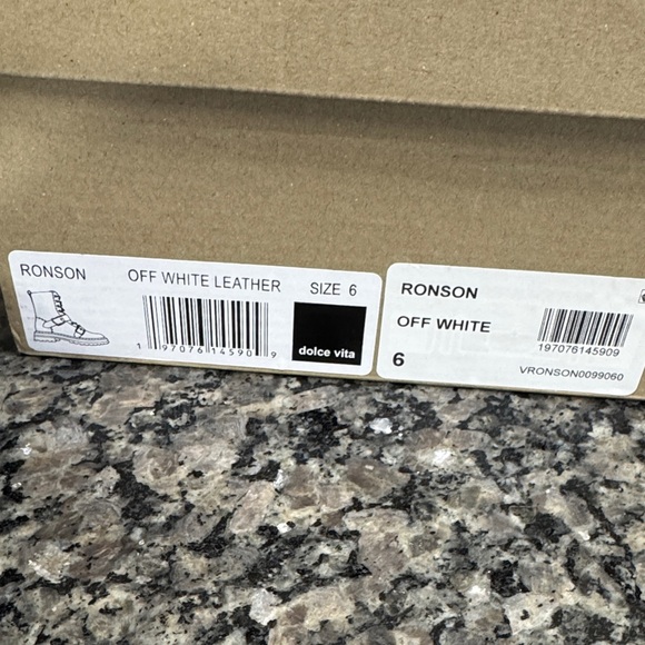 Dolce Vita Robson off White Leather Lace-Up black Lug Boots NEW 6 - Picture 13 of 14